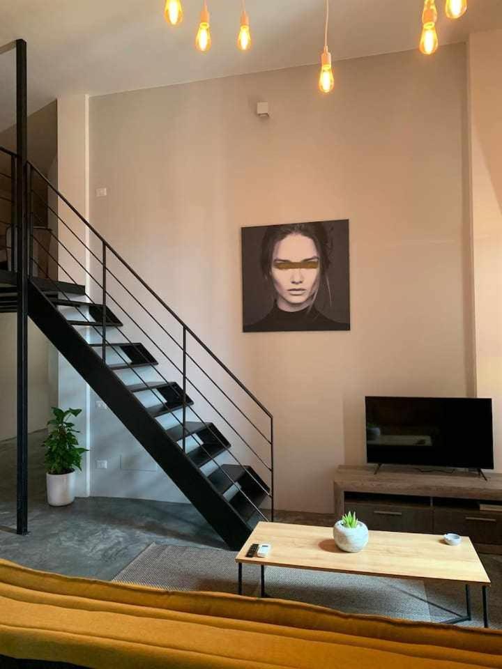 דירות My Exclusive Cavour Loft Da Sogno A קליארי מראה חיצוני תמונה
